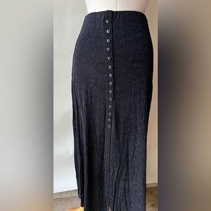 Stretchy black skirt